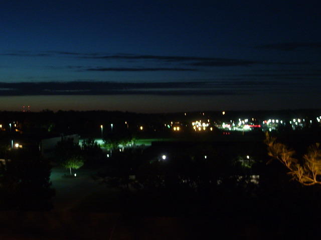 des moines at night